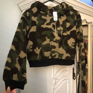 Camo cropped hoodie.